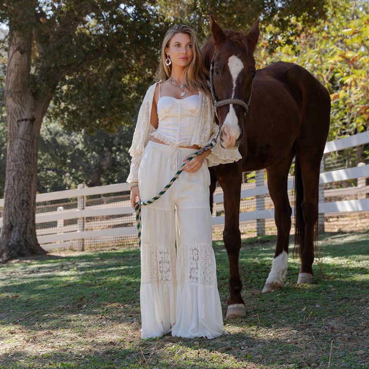 Ensemble Nouveau de Châle en Dentelle Bohème Artisanal & Pantalon Patchwork pour la vente par Young Threads