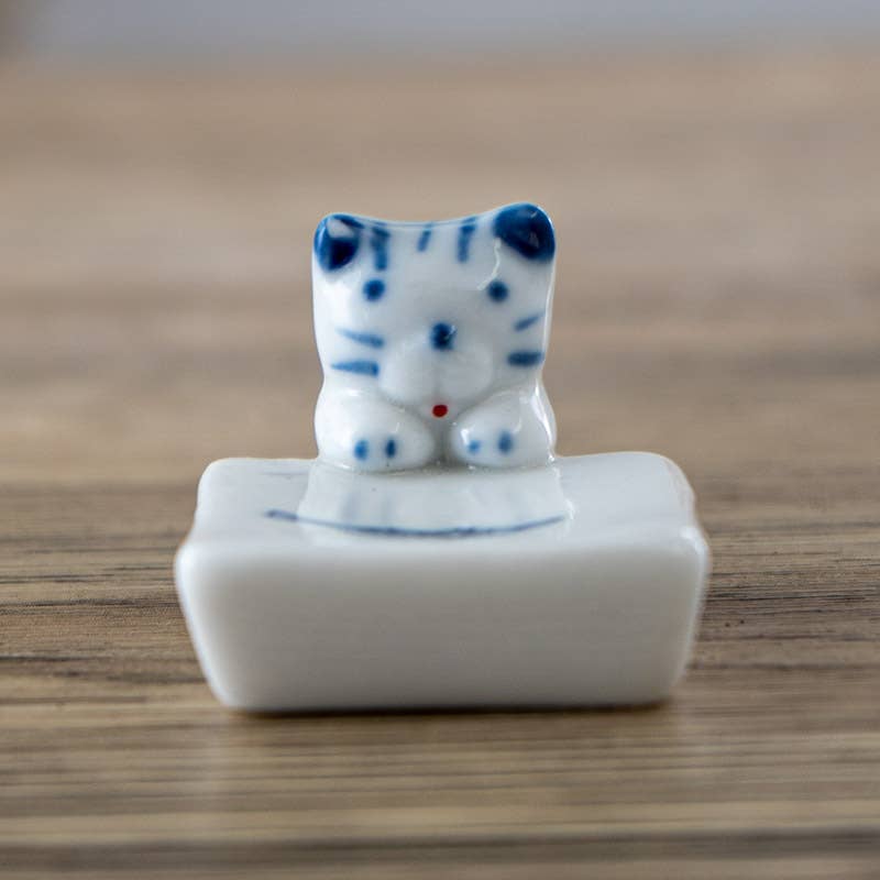 Urban Tokyo - Wholesale Spoon Rest - Cat and Fish Porcelain Chopsticks Rest 1.75"L1