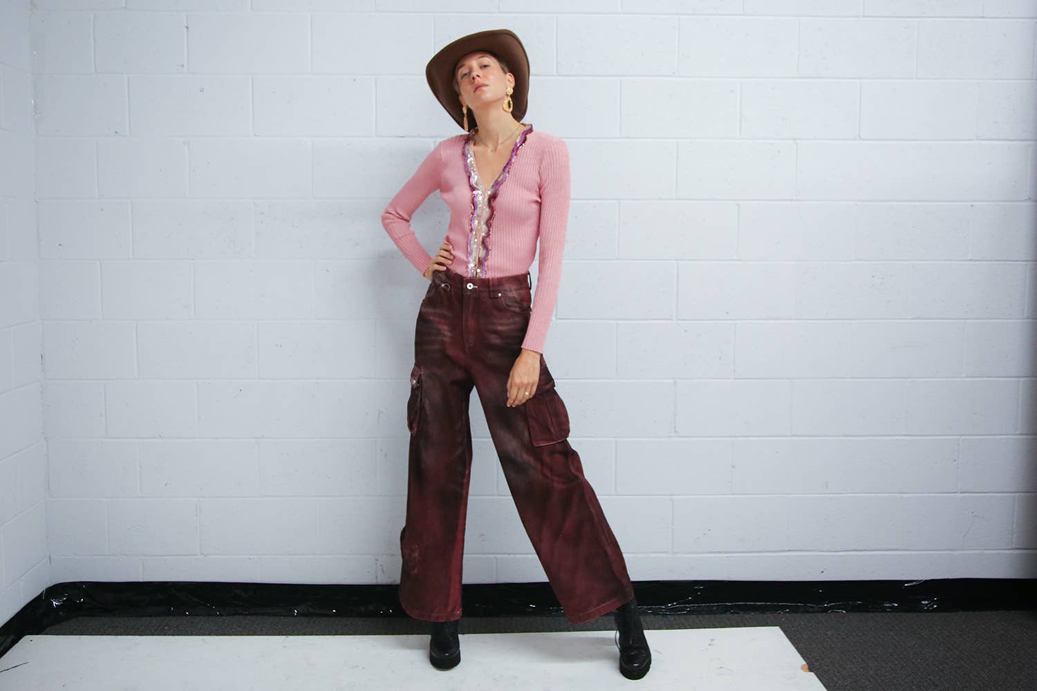 TEGEL Fadad Cargo Denim med hög midja 
MC7097 för wholesale på Faire6