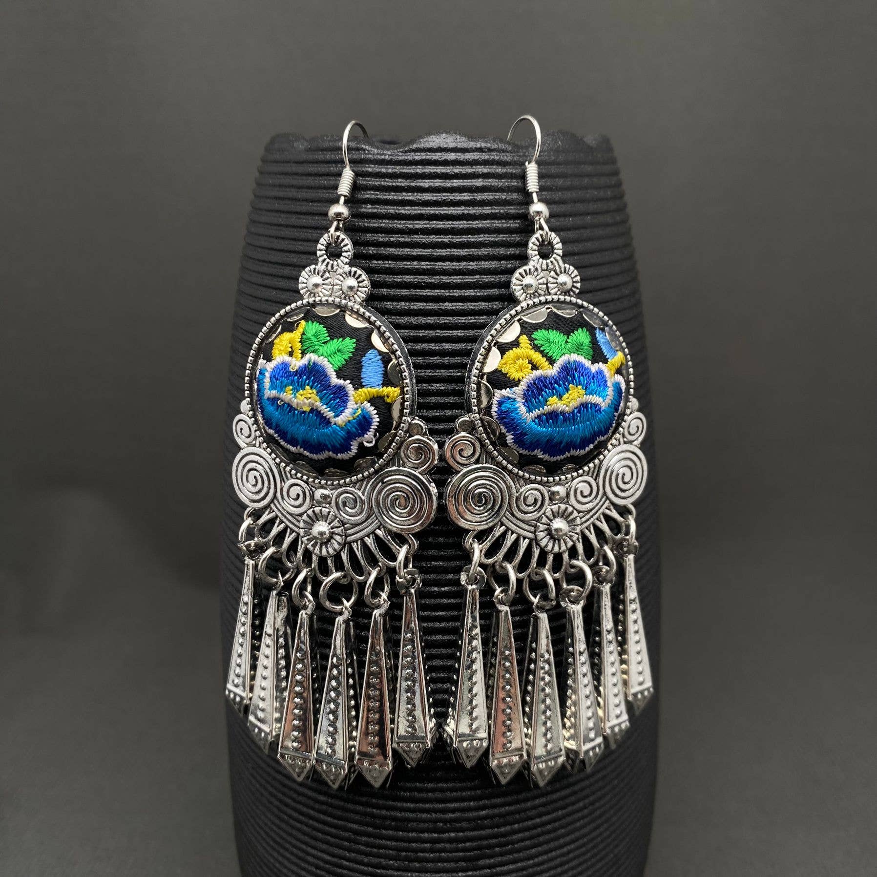 Mio Queena – wholesale Dangle earrings – Multi-style Vintage Woven Flower Pattern Ethnic Style Earrings14