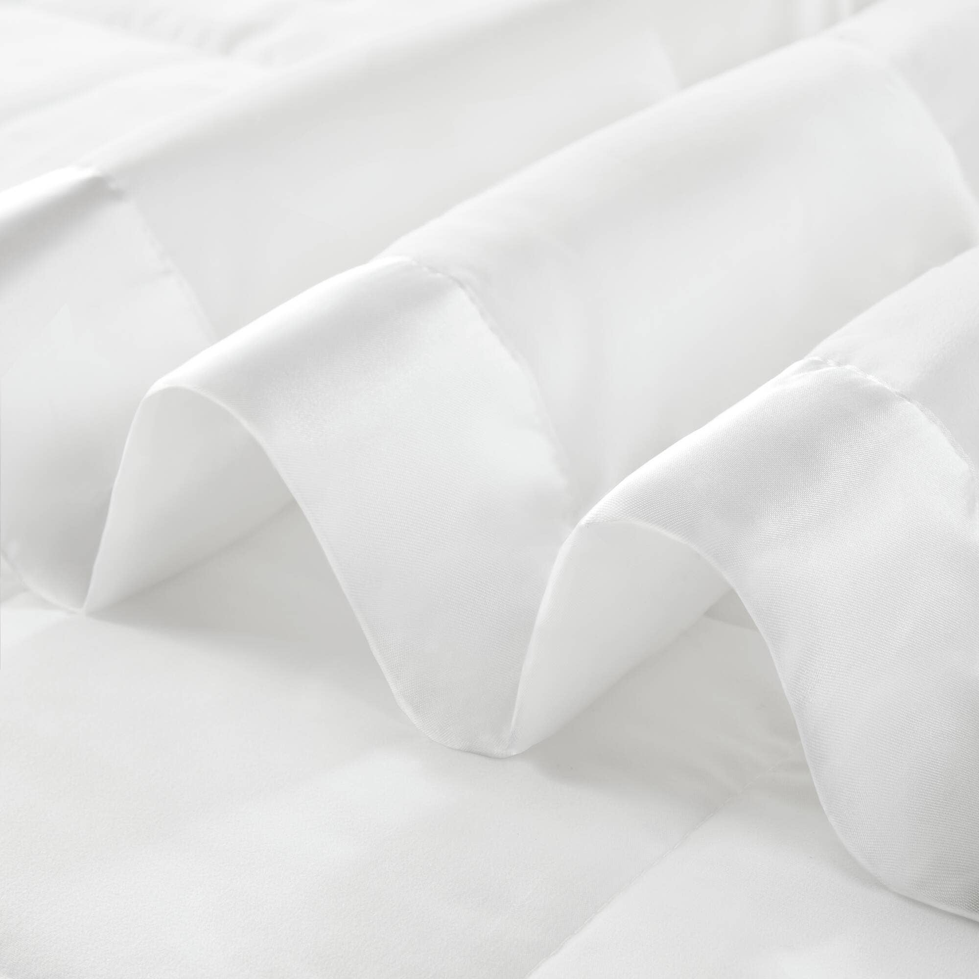 Olliix - Wholesale Bedding Blanket - All-Season Down Alternative Bedding Blanket, White3