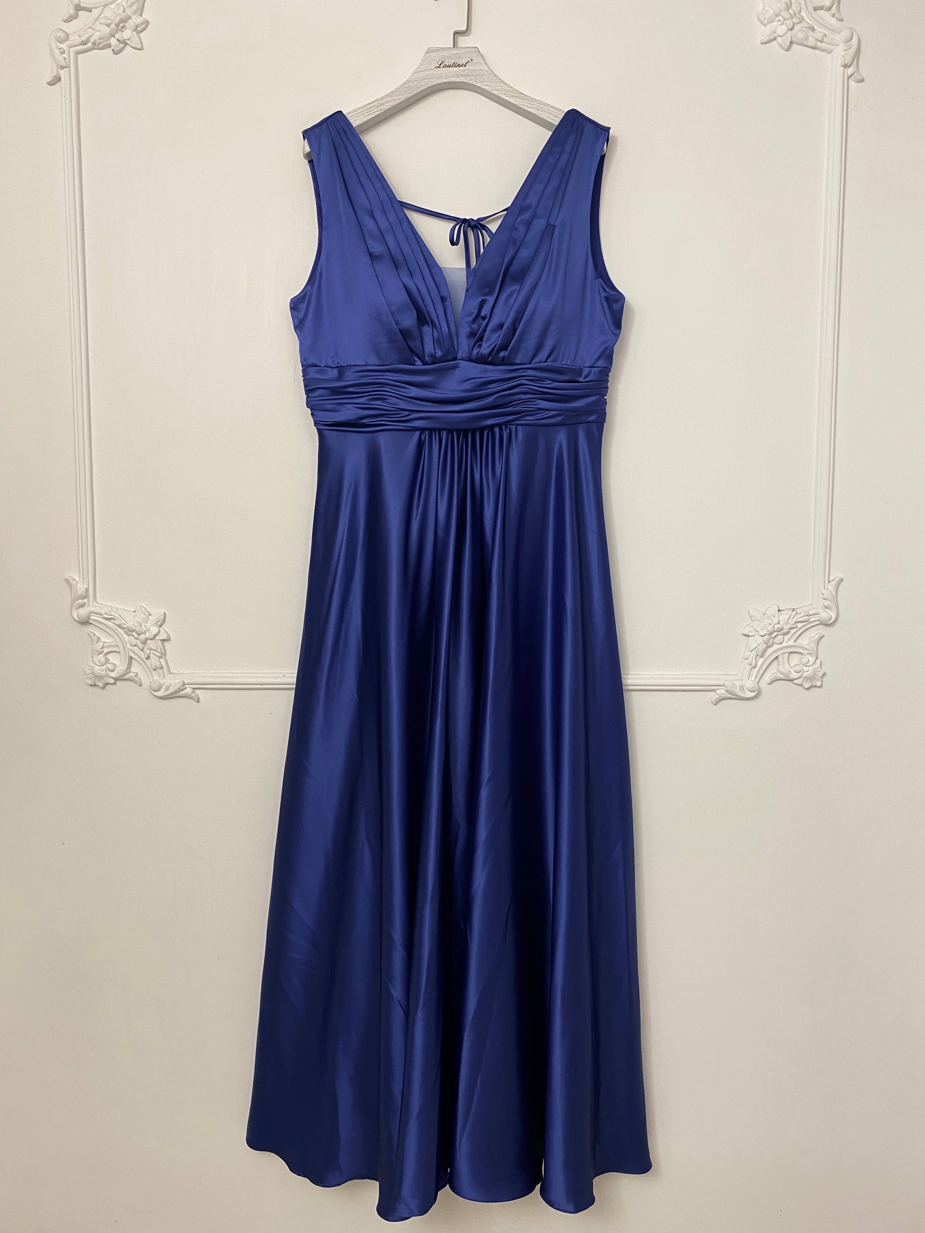 Lautinel – Engroshandel Aftenkjole - Dame – Plus size aftenkjole i satin med V-udskæring R1874G9