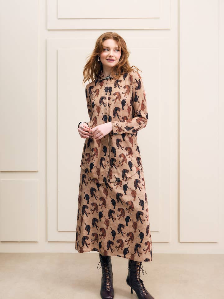 Langarmbluse mit Tigerprint für den Großhandel von Hilary MacMillan