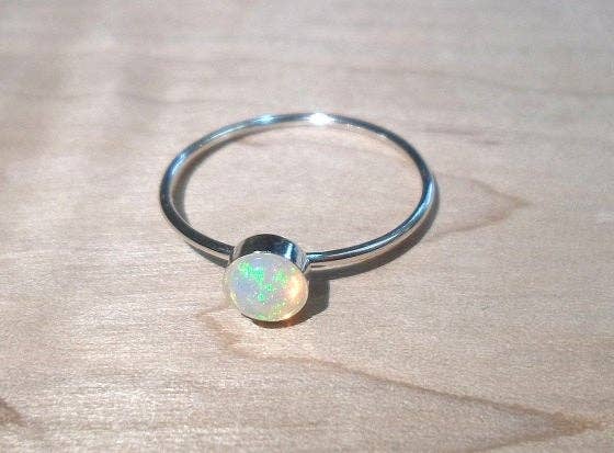 A Wild Violet – Großhandel Einzelstein-/Solitär-Ring – Stapelring des Opals2