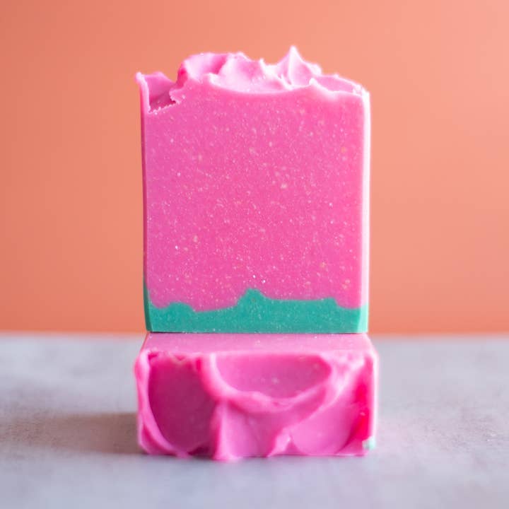 Pink Guava | Savon exfoliant au lait de chèvre pour la vente par Himua Ni