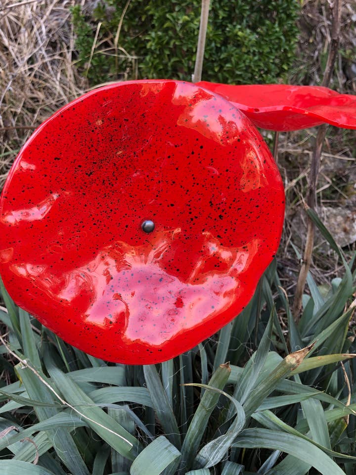 Grote glazen bloem voor buiten in rood-zwarte combinatie voor wholesale door CARNEOL GLASS