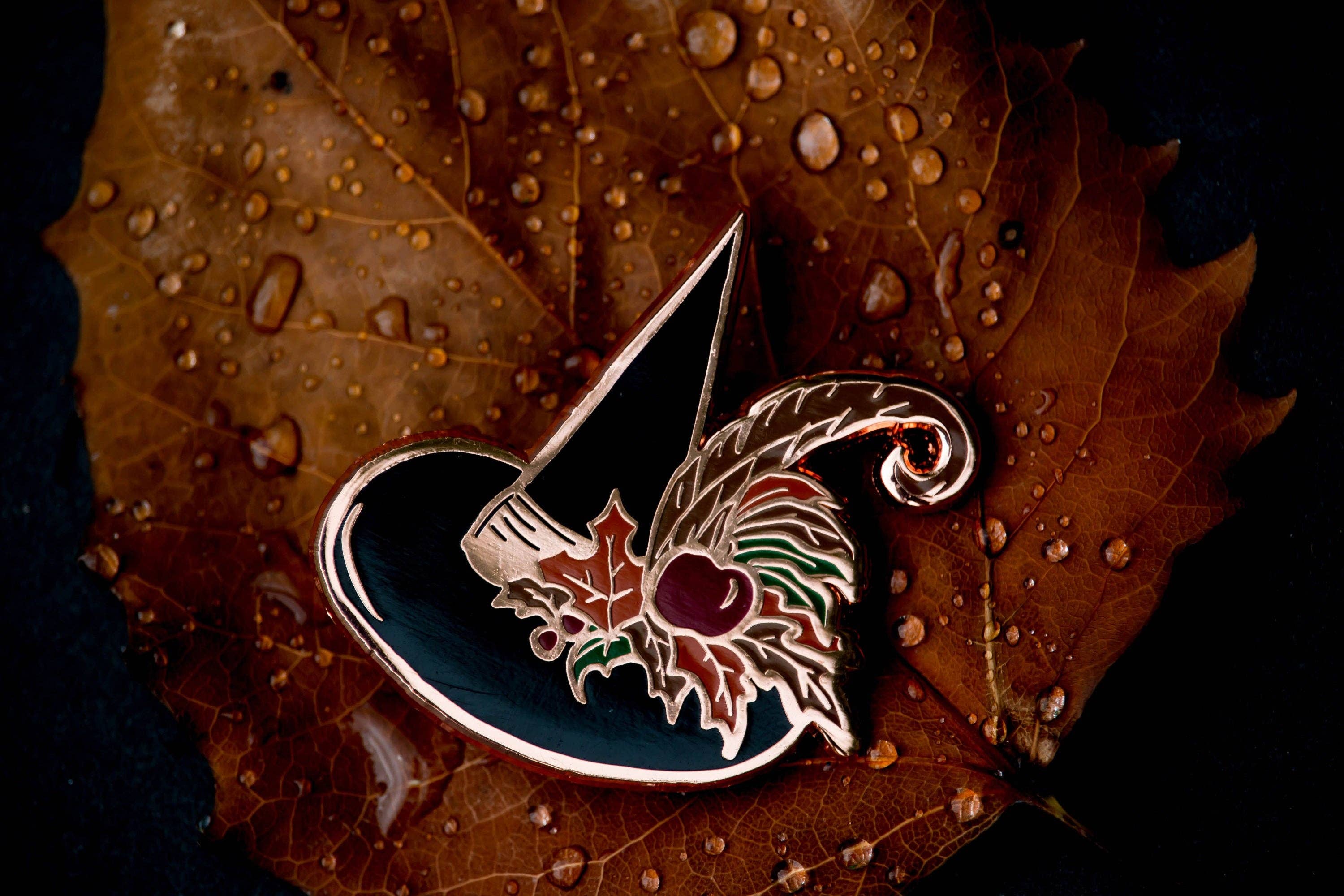 The Pickety Witch – Engroshandel Reversnål/knap – Mabon Witch Hat - Emalje Pin1