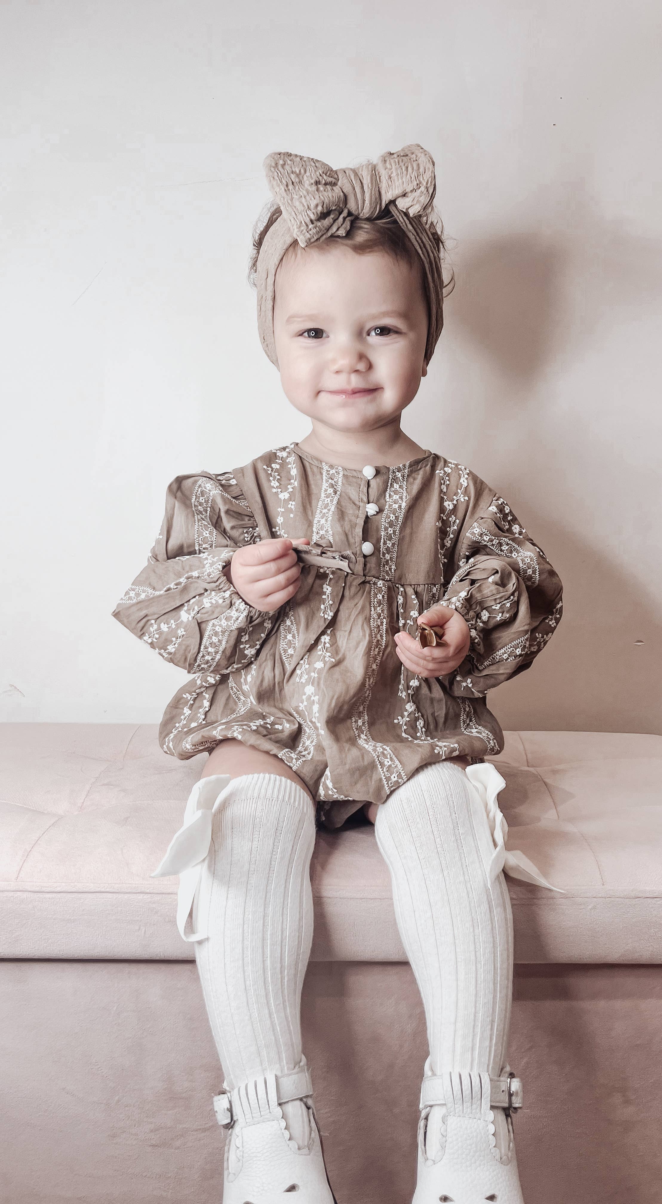 Annie & Charles – wholesale Bodysuit (non-footed) – Baby – Annie & Charles® organic cotton bodysuit with embroidery8