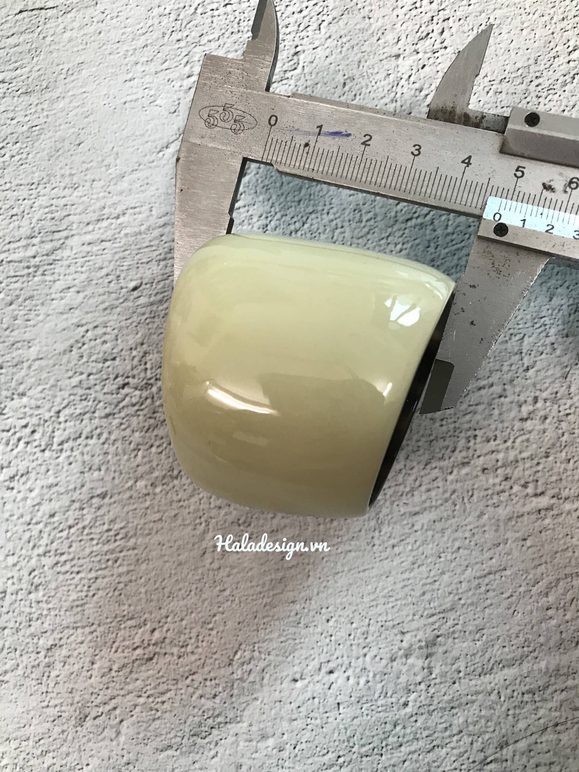 Hala Design - Wholesale Napkin Ring - Lacquered Buffalo Horn Napkin Ring0