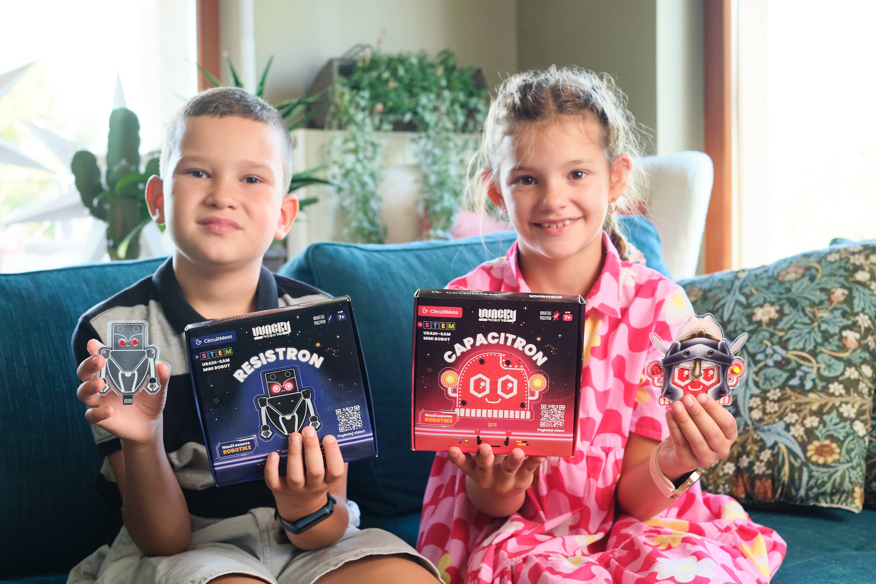 CircuitMess USA - Wholesale DIY Craft Kit - Kids - Wacky Robot Capacitron - DIY Mini Robot5