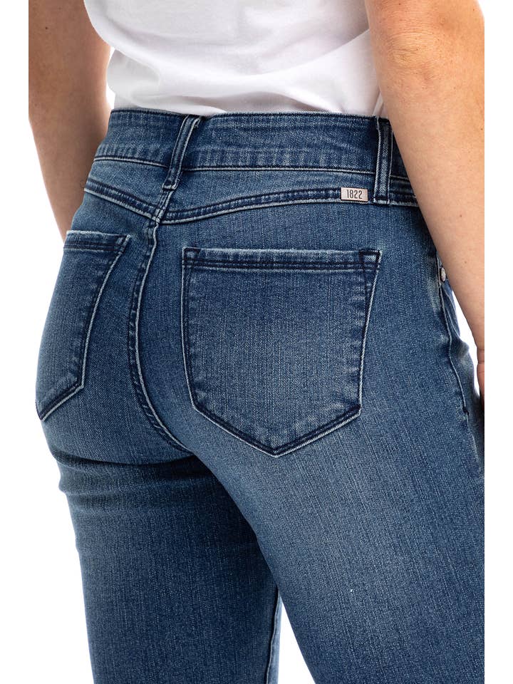 1822 Denim - Wholesale Jeans - Women's - PETITE 26" MID-RISE SKINNY JEAN in GERARD