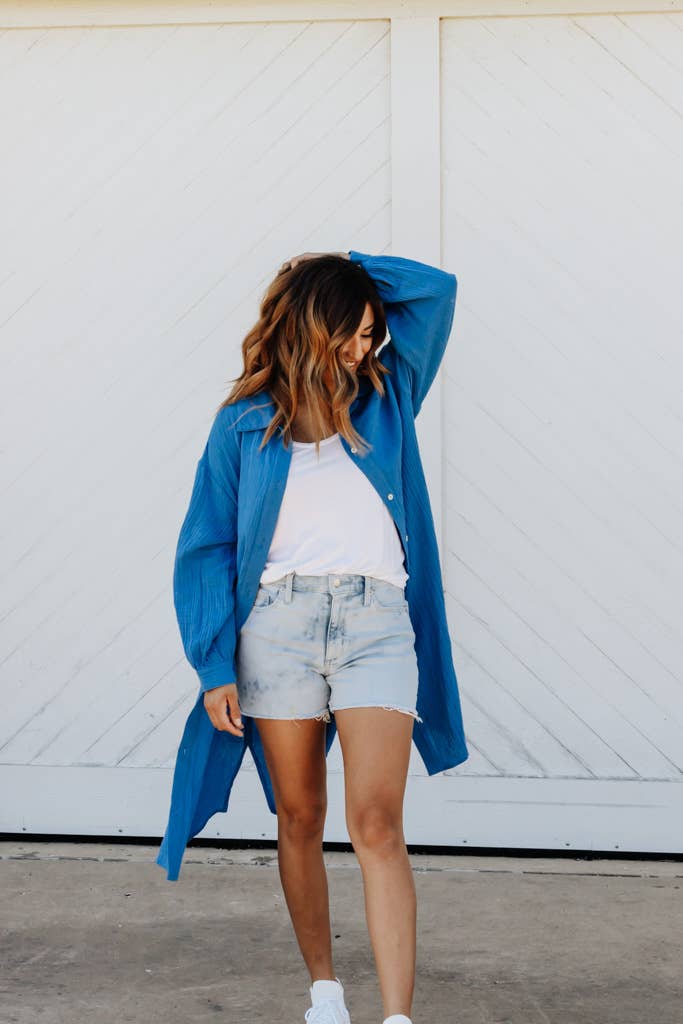 Crowned Free – Engroshandel Skjorte med buttondown – til kvinder – Afskærmet top - kobolt4