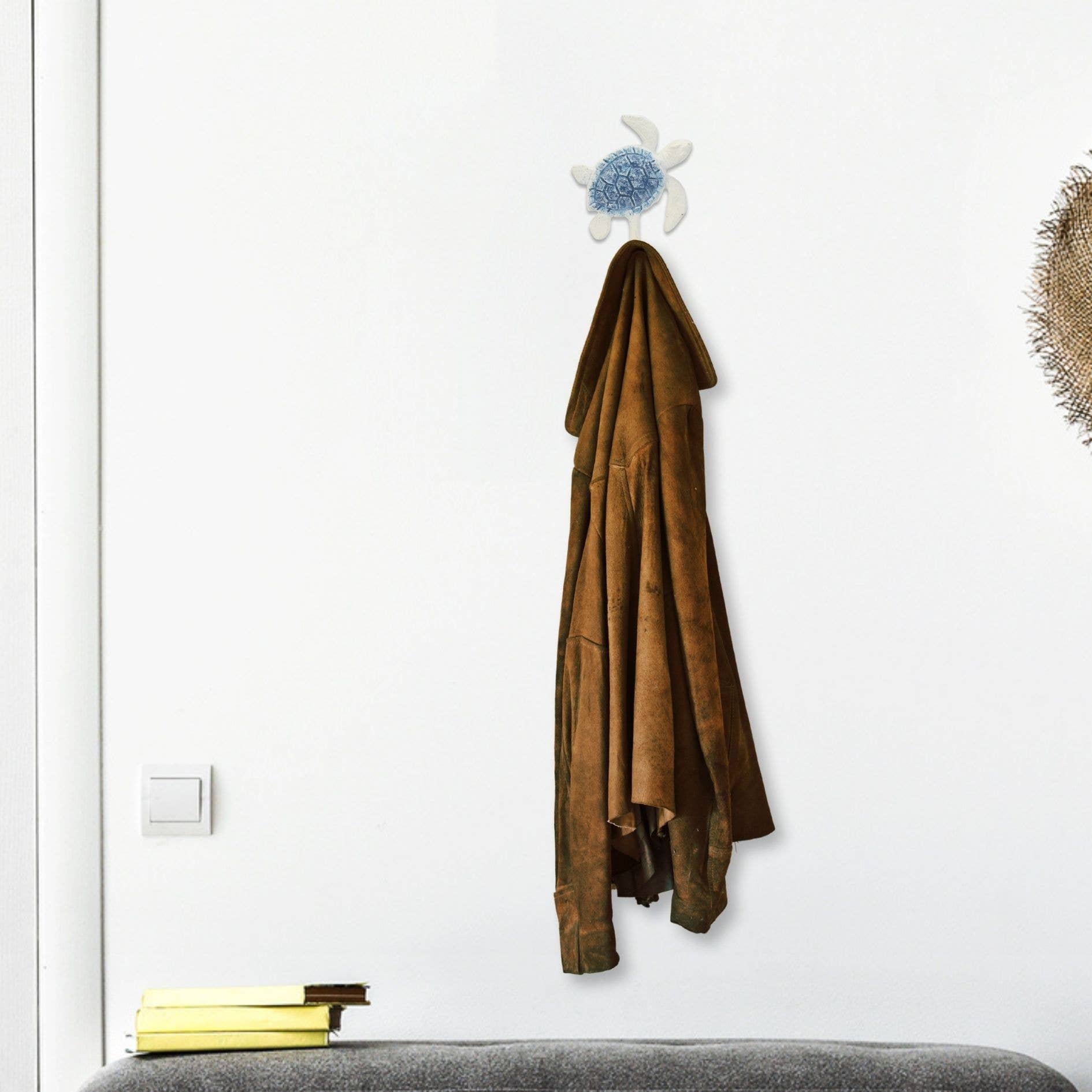 Cheungs Home Decor - Wholesale Wall Hook - Solva Blue & White Turtle Cast Iron Wall Hook1