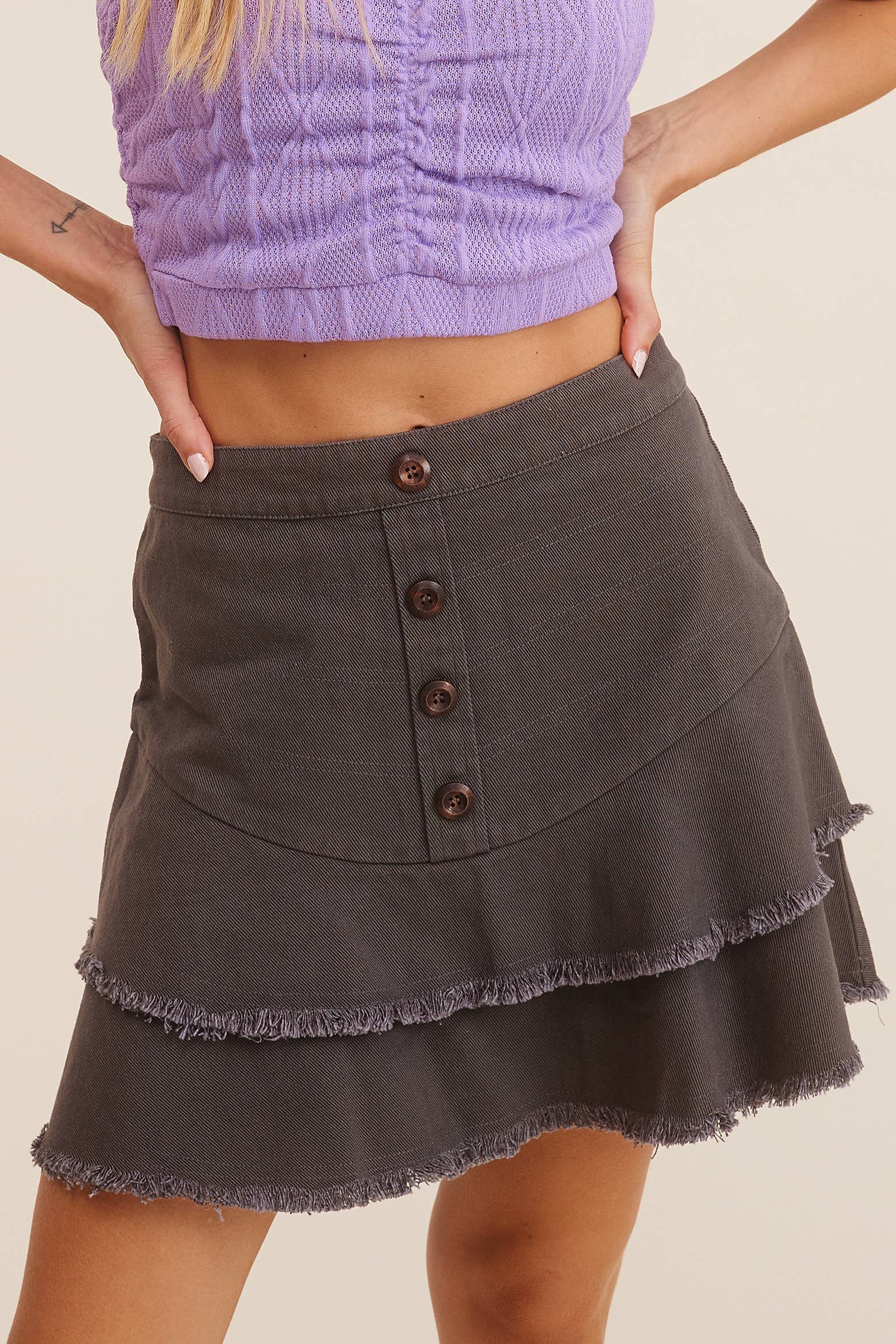 Listicle - Wholesale Rok - Dames - Minirok met gelaagde, rafelige zoom1