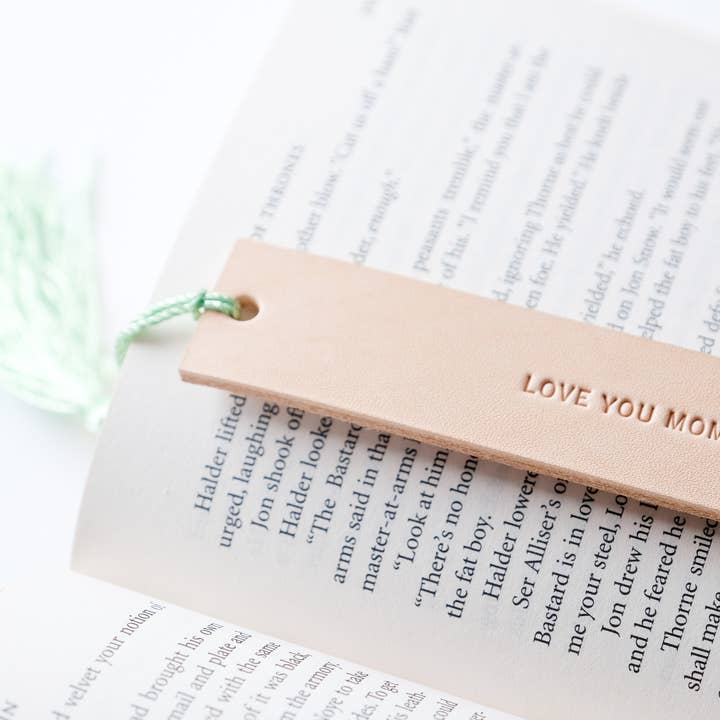 Moccaberry - Vendita all'ingrosso Segnalibro - Segnalibro in pelle con nappina e testo personalizzato2