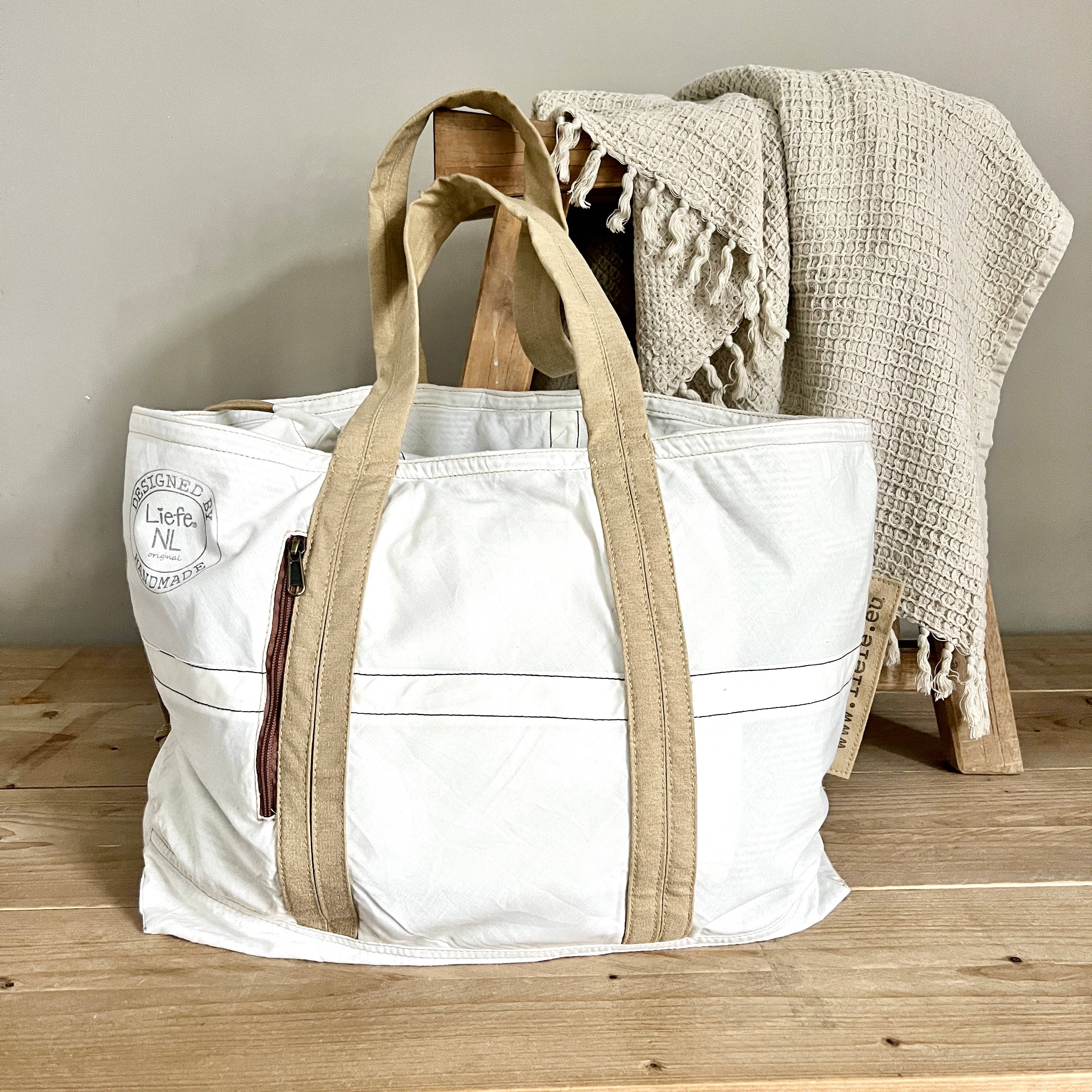 Liefe NL – Großhandel Tragetasche – Damen – ParachuteBag Khaki/Weiß aus recyceltem Fallschirmmaterial1