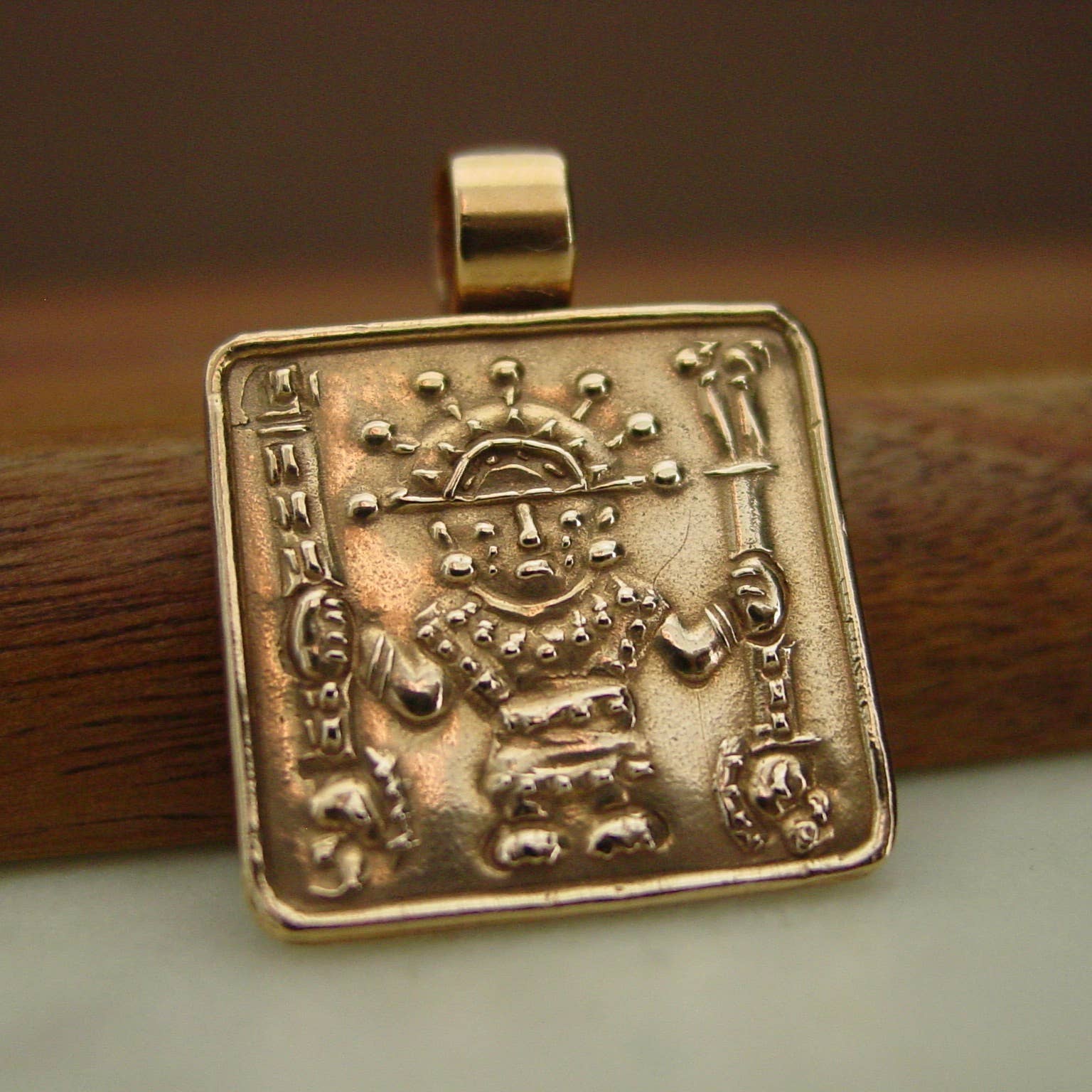 Vis a Vis Jewelry - Vente Breloques/médailles personnalisées - Pendentif Viracocha - Dieu créateur inca - Sculpté à la main9