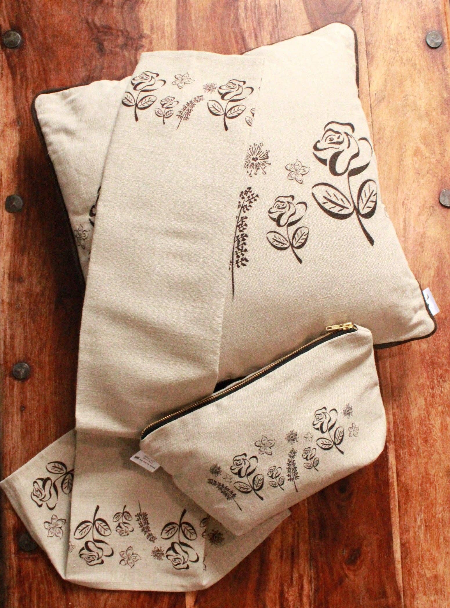 milly sands interiors ltd. – wholesale Throw/decorative pillow – English Heritage Cushion5