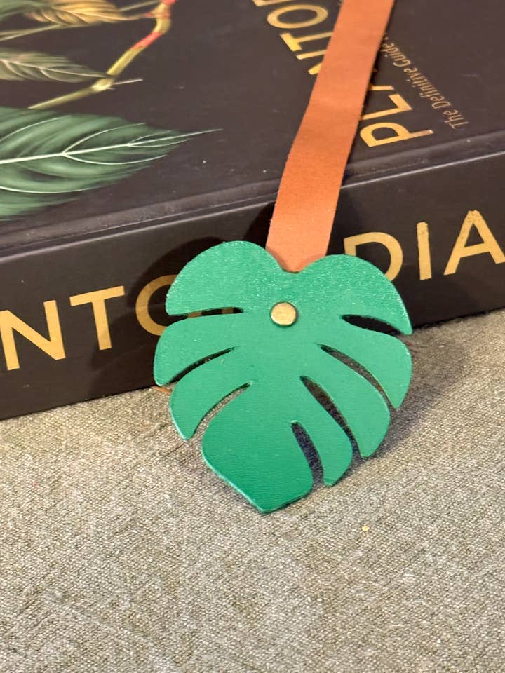 Læderbogmærke - Monstera-blad for engroshandel hos Booklings Studio
