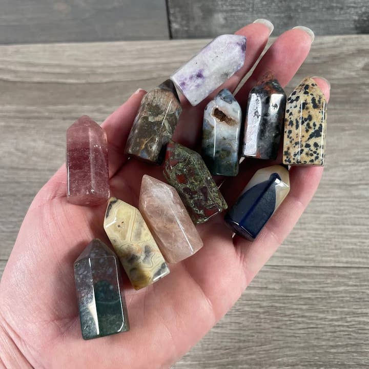 Keystone Crystals - Vente Pierre et cristal de spiritualité - Obélisque Trapu en Pierre Précieuse – Petite Tour en Cristal Sculpté10