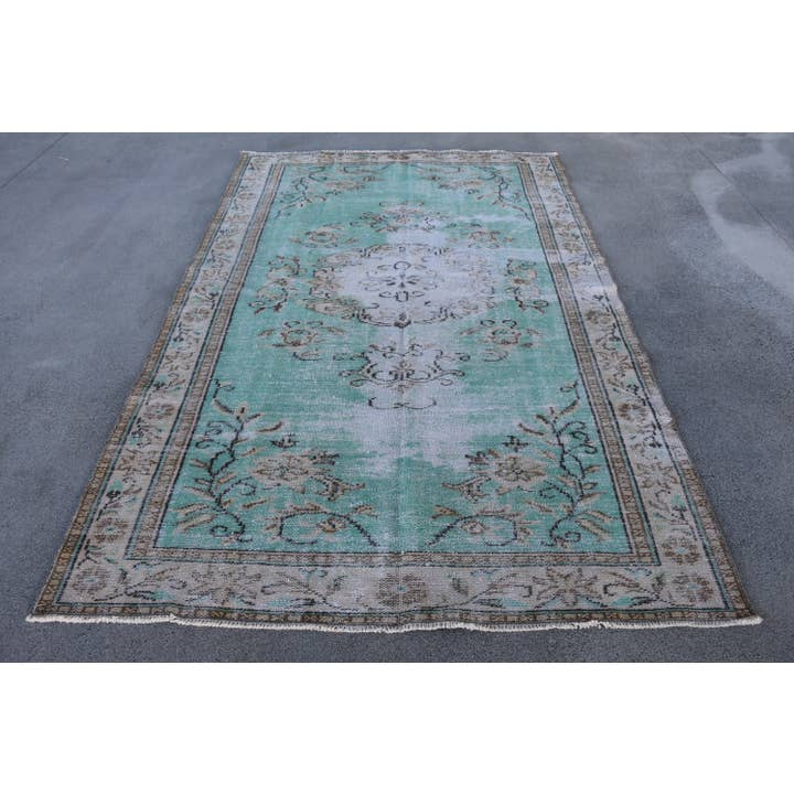 Vintage Rechteckiger Wollteppich: Klassisches Grün & Creme für den Großhandel von Anatolia Loom