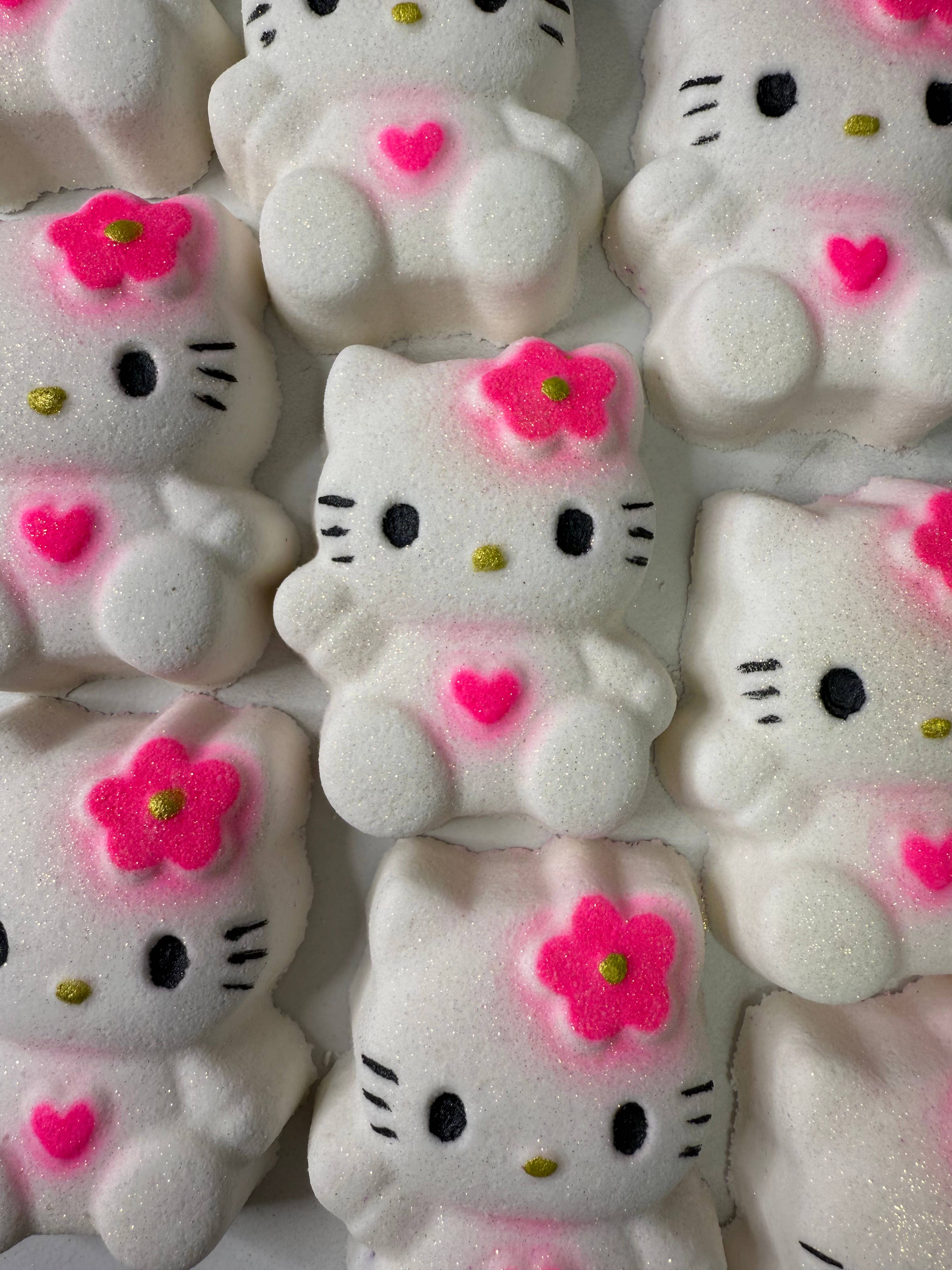 Inspiration Soap Co. - Vente Bombe de bain/poudre effervescente pour le bain - Bombe de bain Hello Kitty | Vente en gros de bombes de bain pour enfants 1