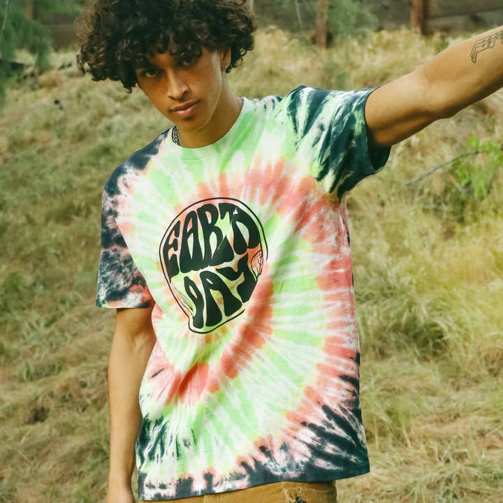 Camiseta Tie-Dye EARTH DAY por atacado de Altru Apparel