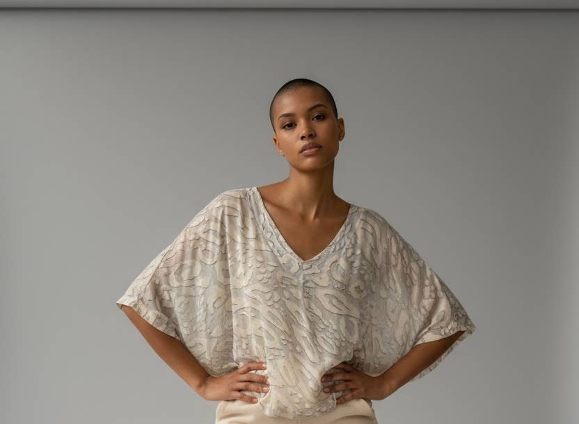 Dance in Paris - Wholesale Blouse - Women's - Top-New Abstract Print V Neck 0