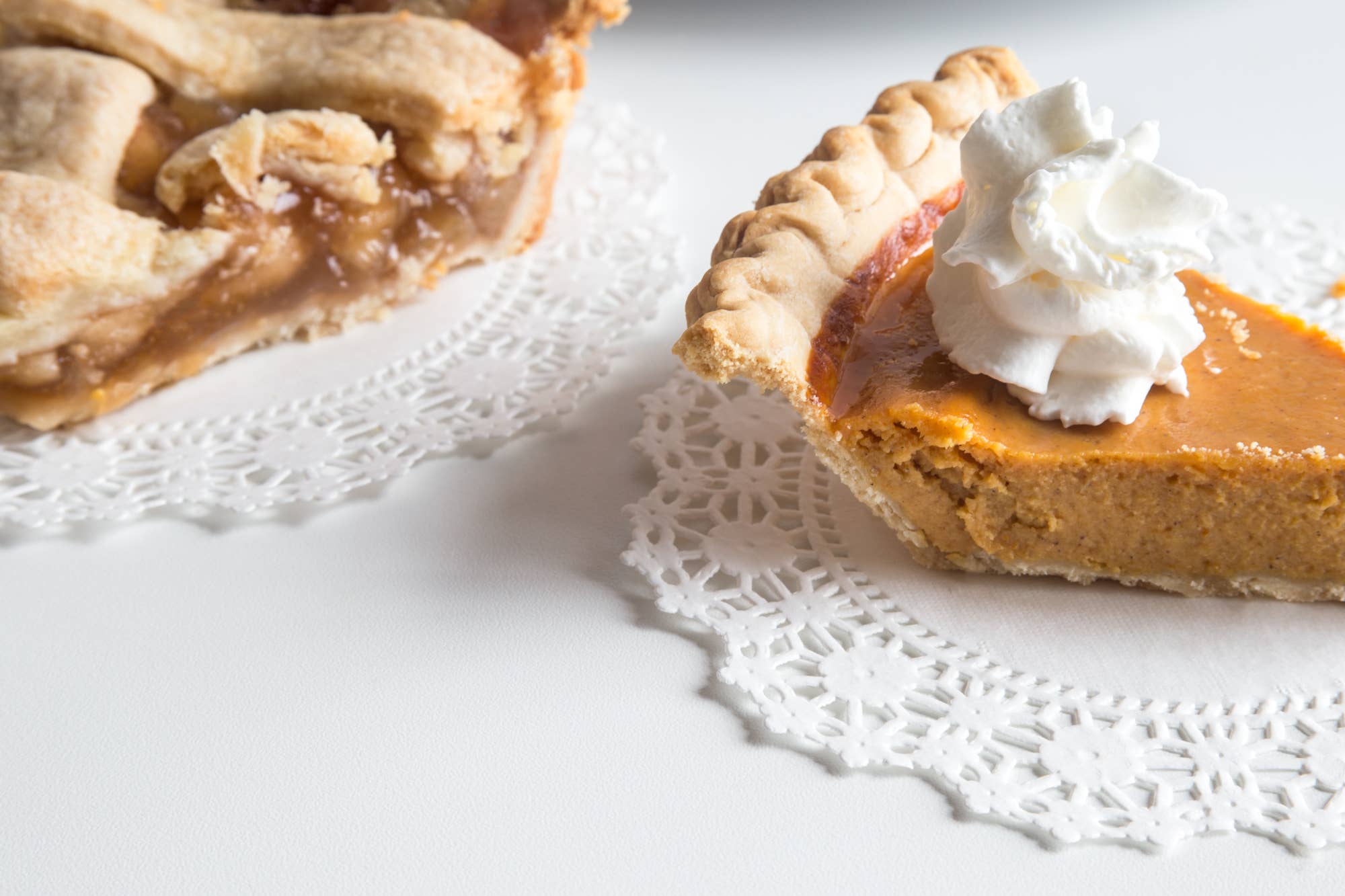 Fox Run Brands – wholesale Disposable plate – Fox Run Paper Lace Doilies, Pack of 24, 6"2