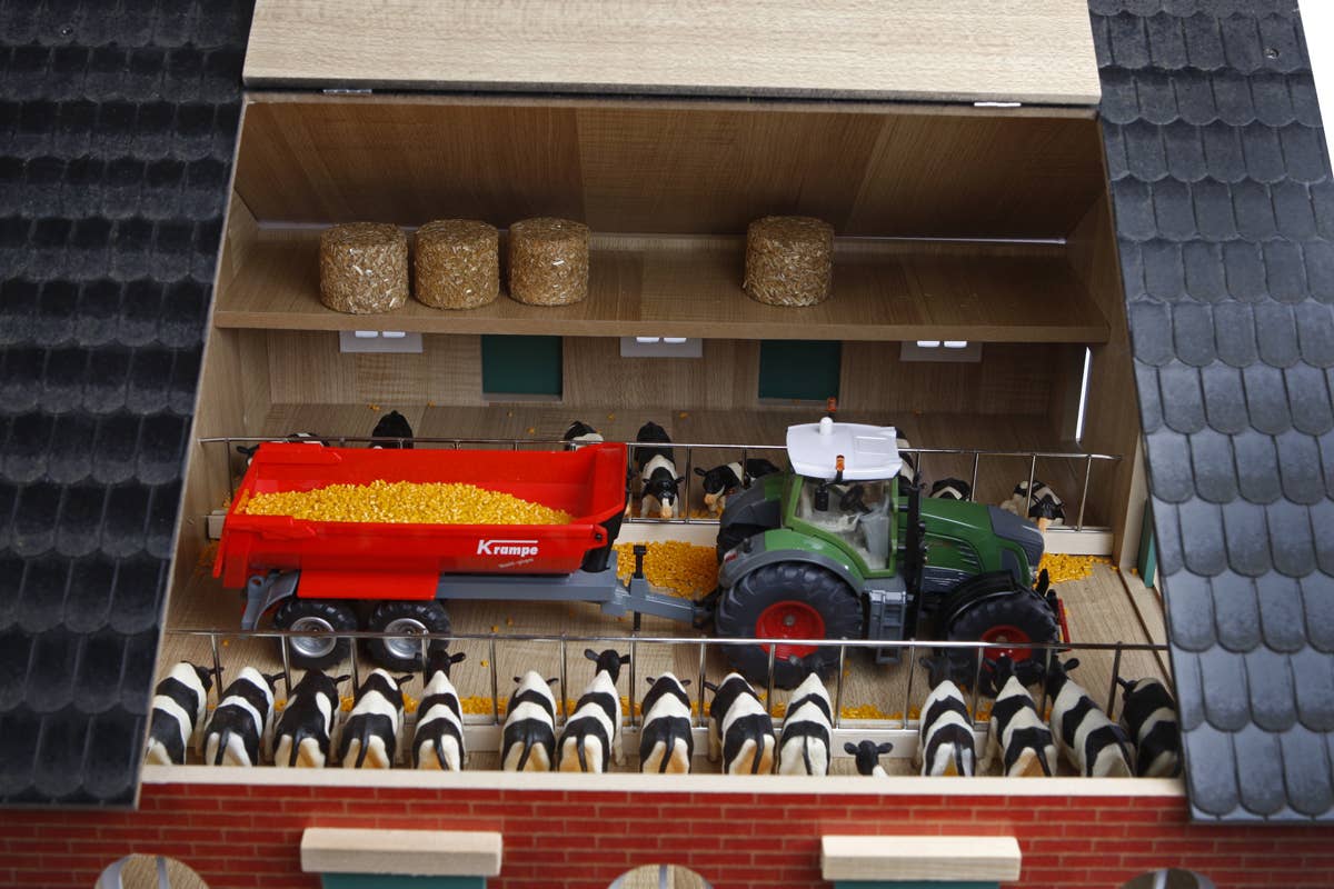 American Hobbies & Merchandising - Wholesale Wood Toy - Kids - Kids Globe 1:32 scale Wooden Farmhouse Toy W/ Farm Building1