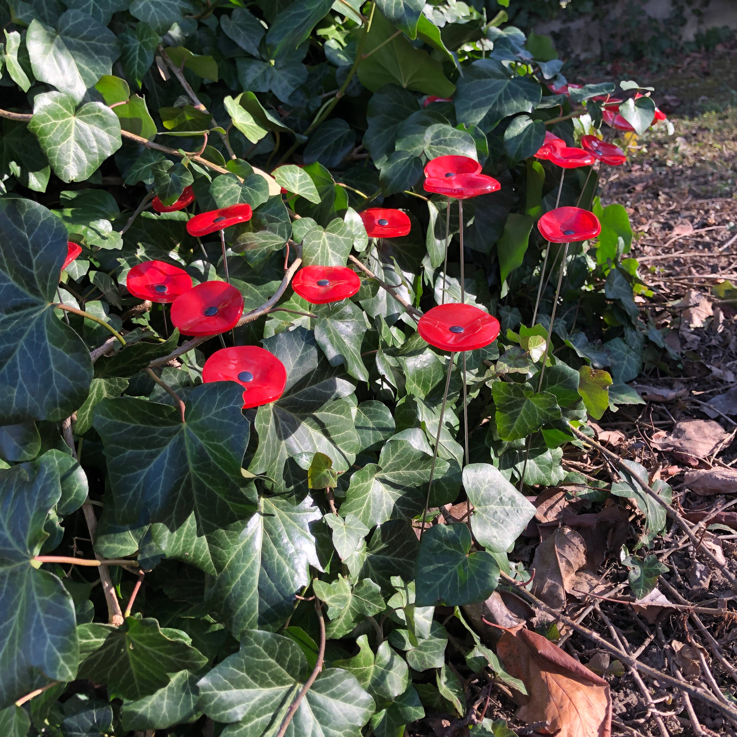 CARNEOL GLASS - Wholesale Garden/Lawn Stake - Small Glass Flower For Outside In Red8