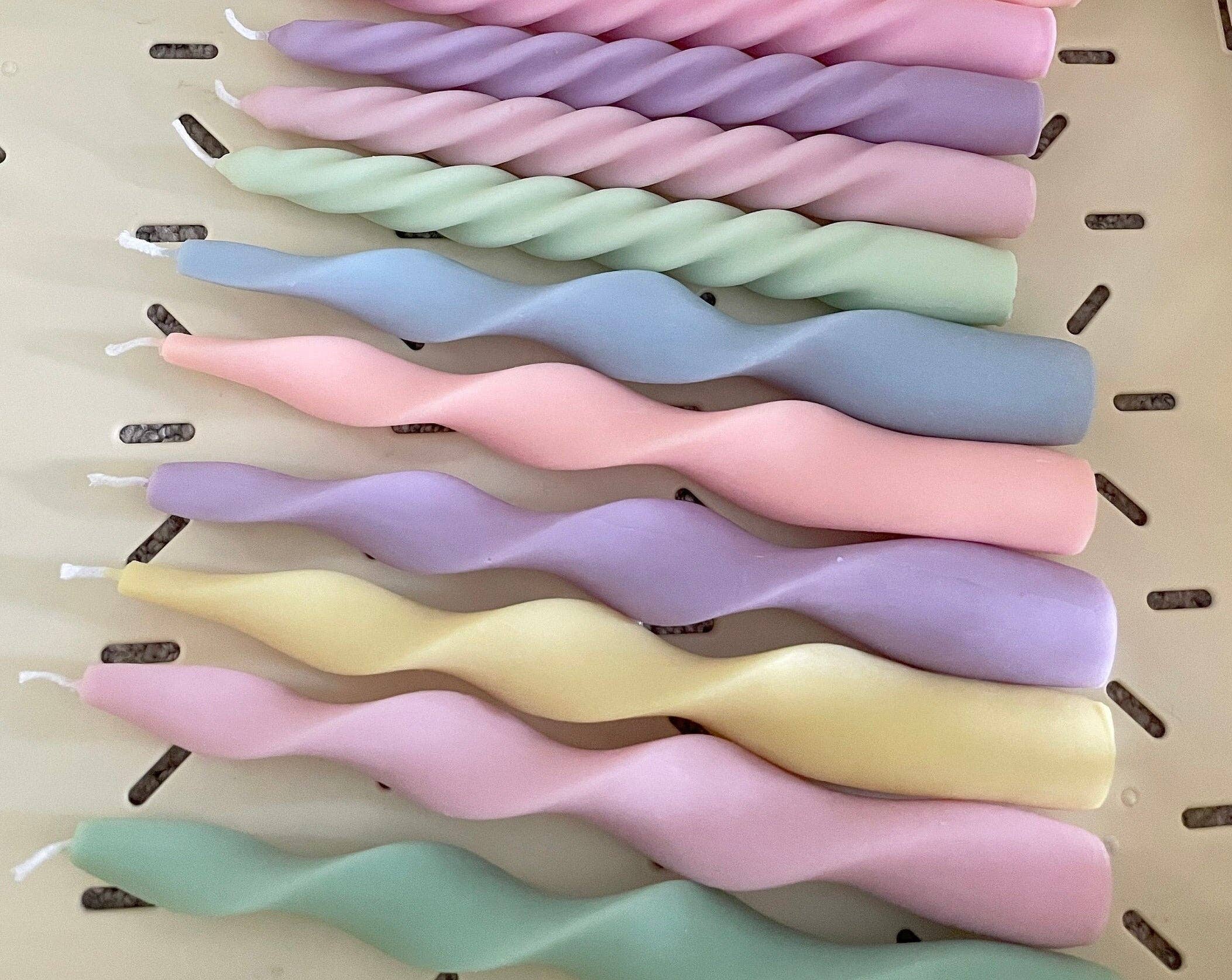 LA AROMA CANDLE CO. – Engroshandel Stearinlys/lysestage – Twist snoet stearinlys 21 cm (et par)1