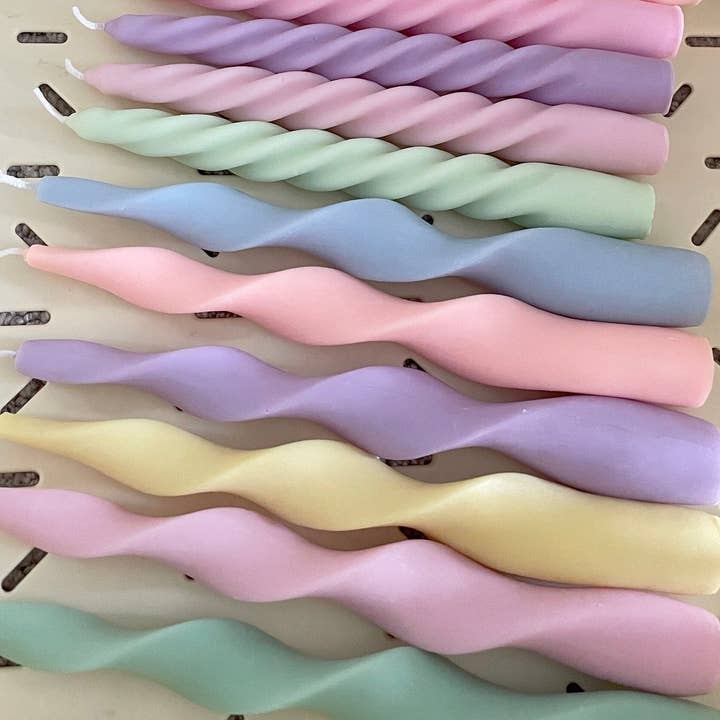 LA AROMA CANDLE CO. – Engroshandel Stearinlys/lysestage – Twist snoet stearinlys 21 cm (et par)1