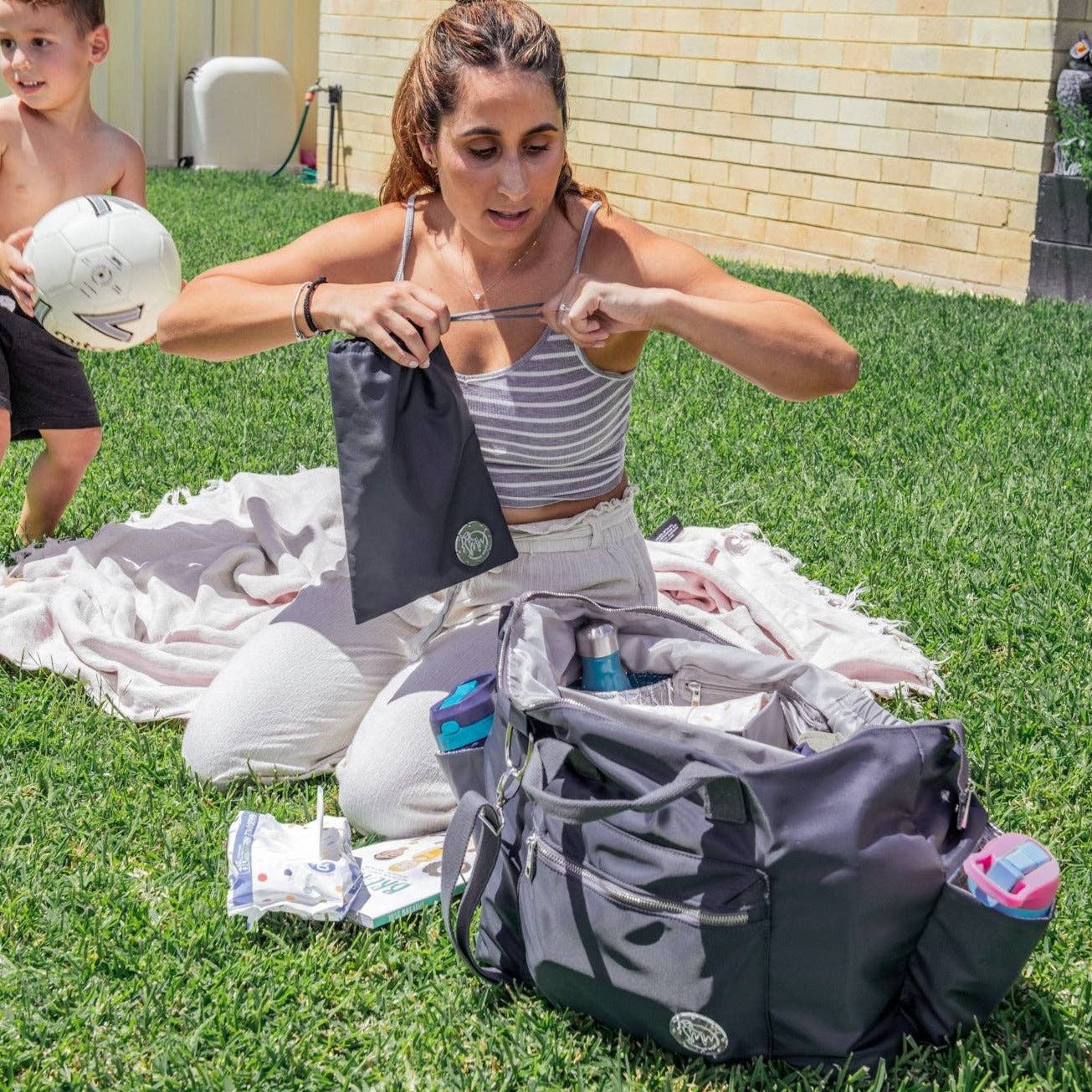 Mummas Wear - Vendita all'ingrosso Borsa portapannolini - Neonati - Pacchetto The DUFFLE™ Borsa per pannolini tutto in uno e borsa umida Oopsie Daisy™19