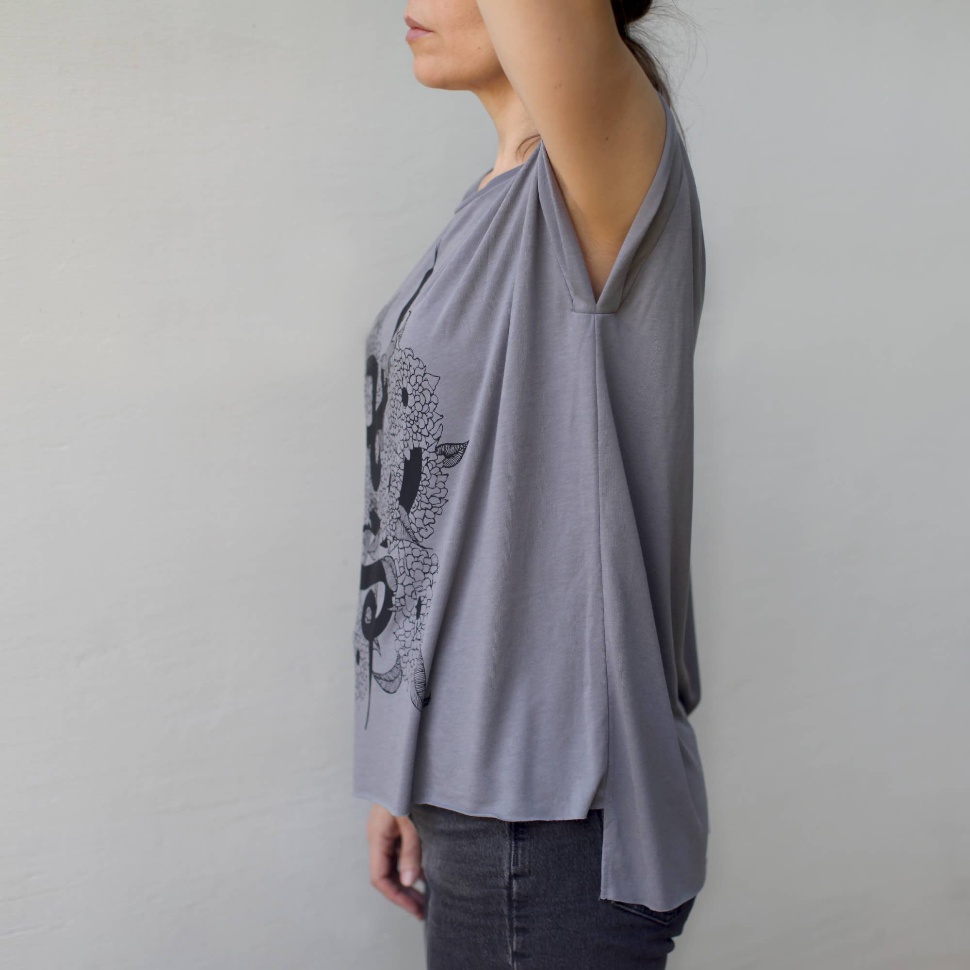 Blackbird Supply Co. - Wholesale Screen Printed T-Shirt - Women's - Art Nouveau Black Snake Women's Loose Fit Muscle Tee Gray1