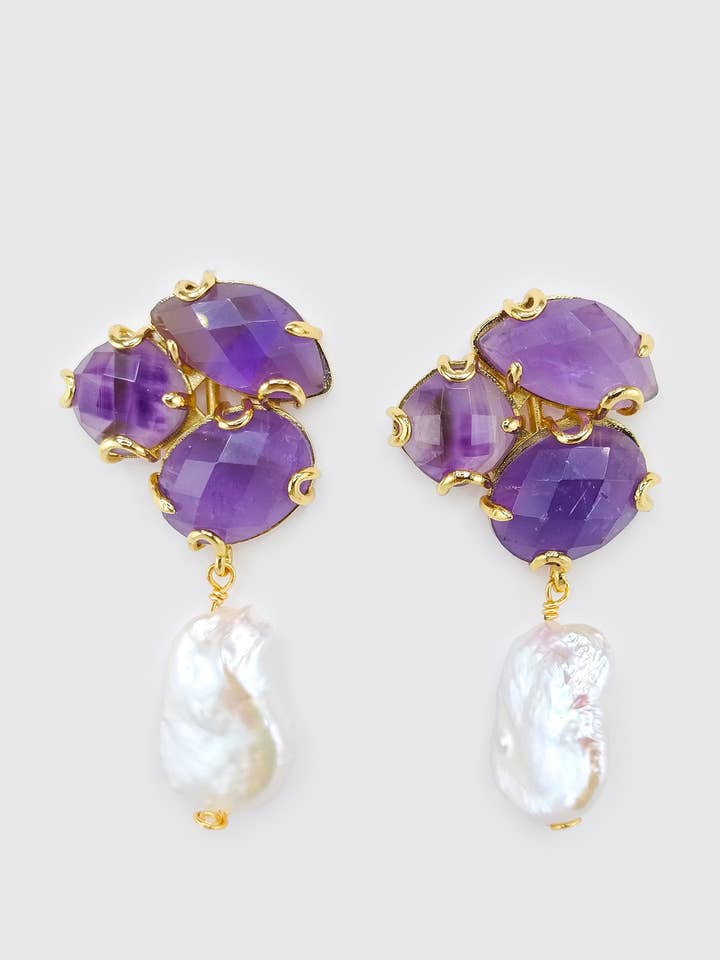 Boucles d'oreilles Ophelia en perle d'améthyste de Miz Casa & Co pour la vente par Izoa pty ltd