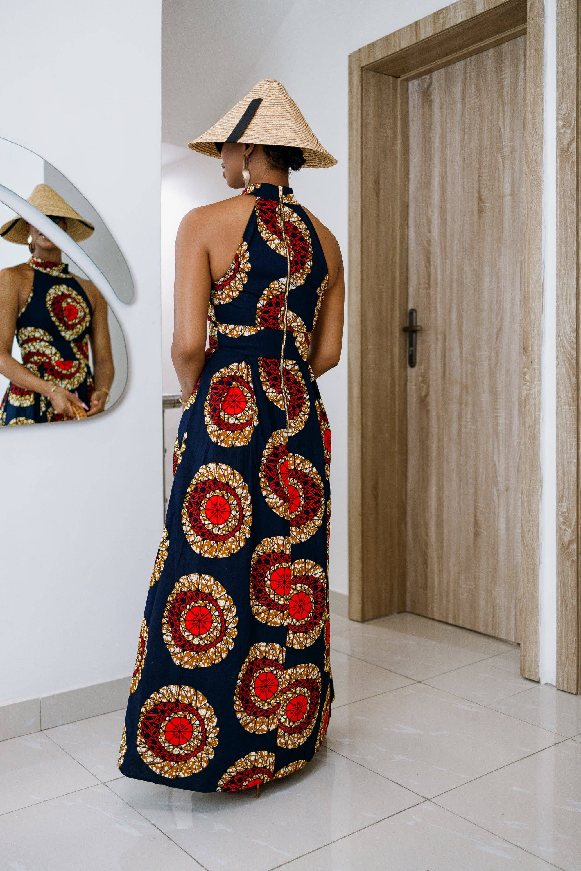 Mae Otti – wholesale Klänning - Dam – NYLA AFRICAN PRINT MAXIKLÄNNING [RÖD]2