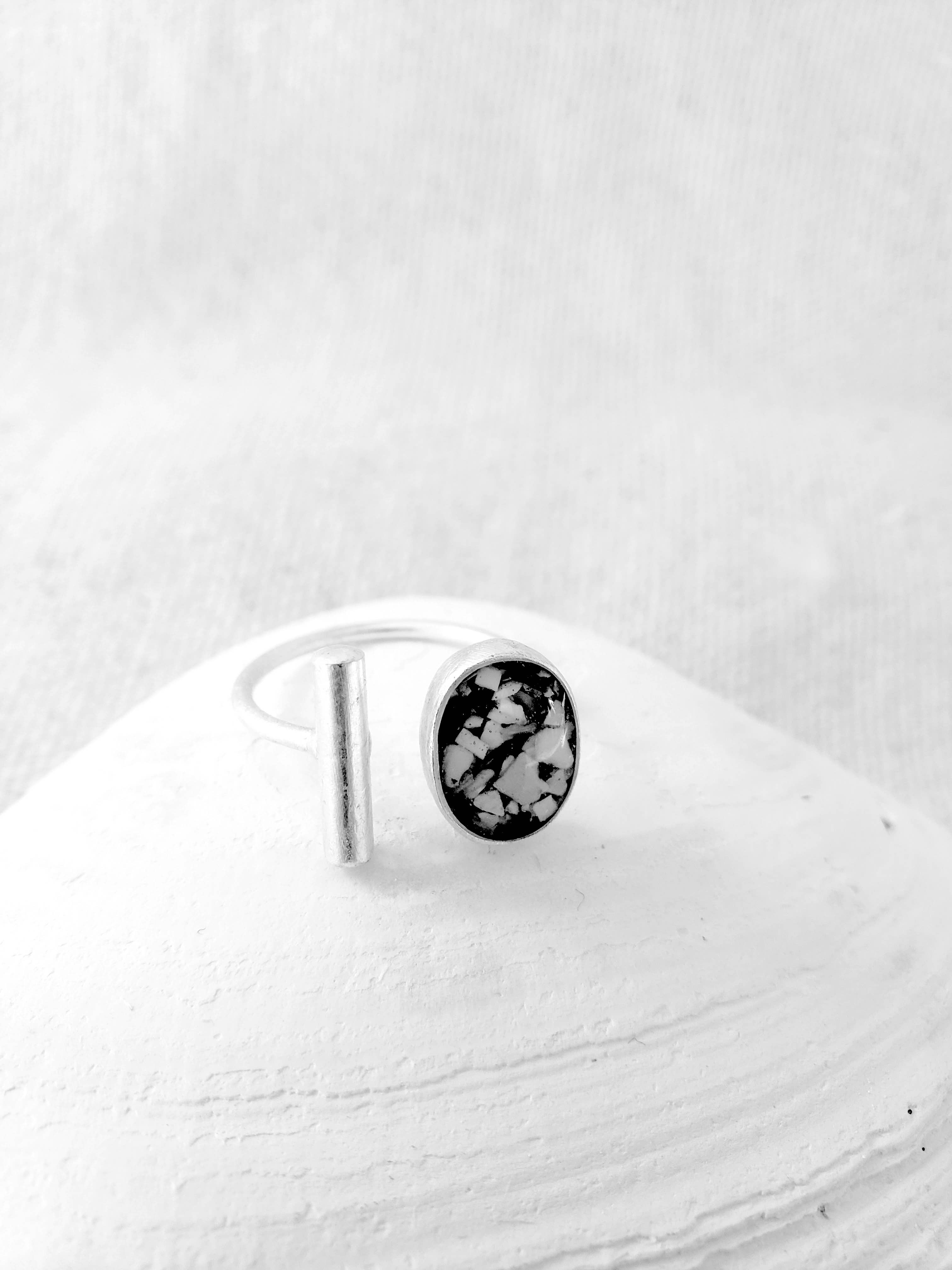 Maine Shellware - Wholesale Single Stone/Solitaire Ring - Antique Silver Oval Ring4