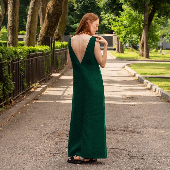 menique – Engroshandel Kjole - Dame – Linnen maxi kjole Stella med åben ryg - elegant rygfri kjole8