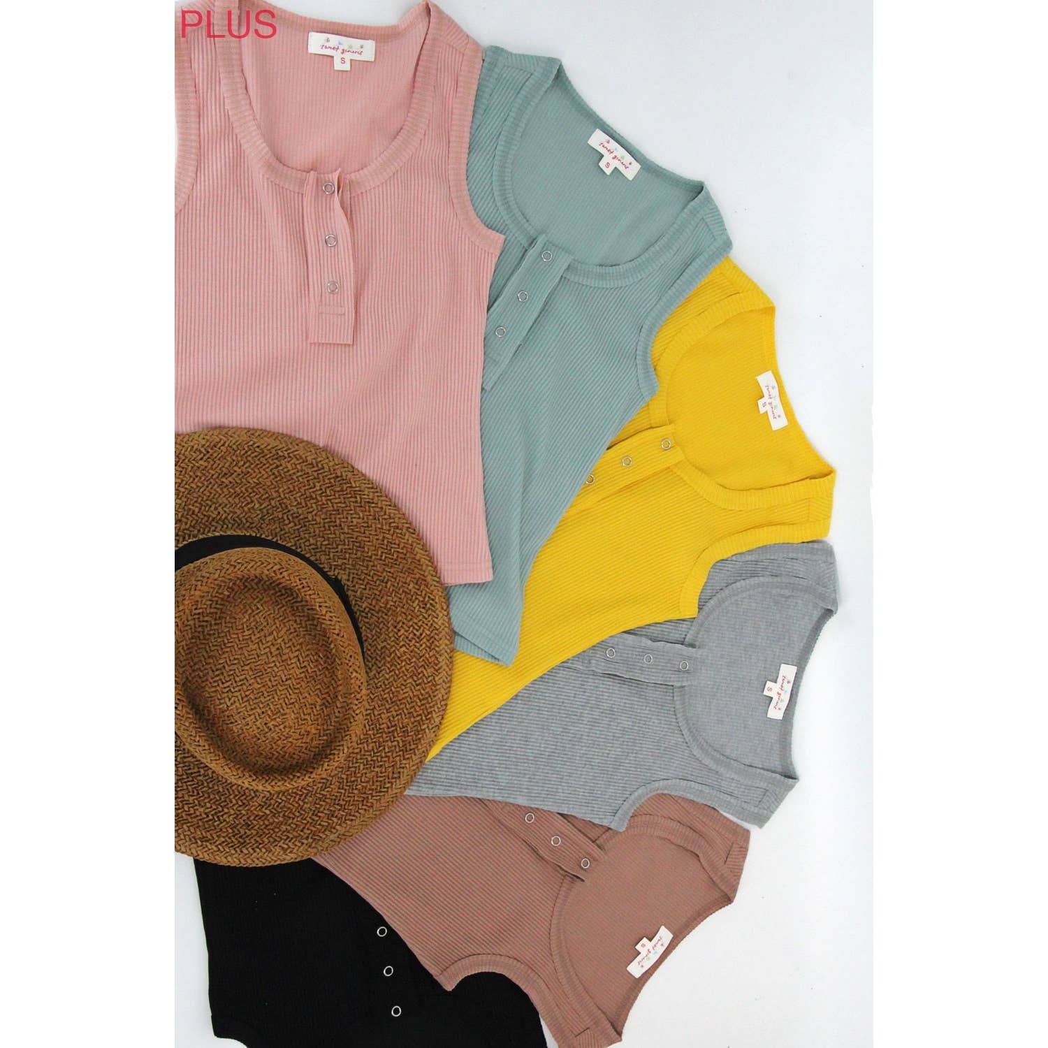 Sweet Generis - Wholesale Tanktop - Dames - PLUS GERIBBELDE HENLEY TANKTOP MET DRUKKNOPEN - Citroenkleur1