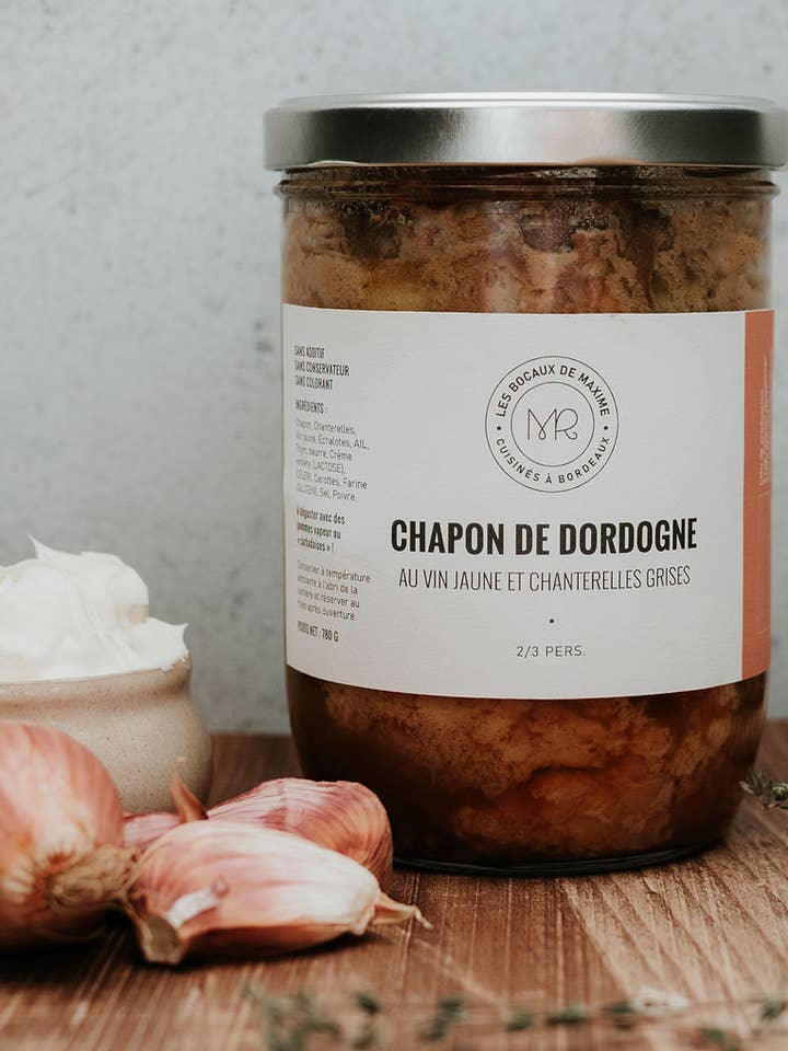 Dordogne capon with yellow wine and gray chanterelles for wholesale by Les bocaux de Maxime
