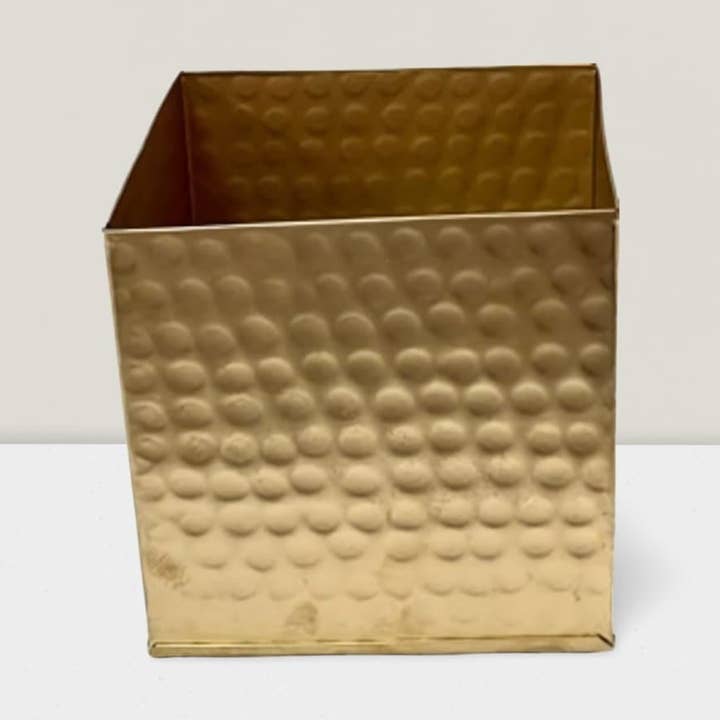 Gehämmerter Würfel aus Eisengold, 15,2 x 15,2 x 15,2 cm für den Großhandel von S.N.K. Home Decor