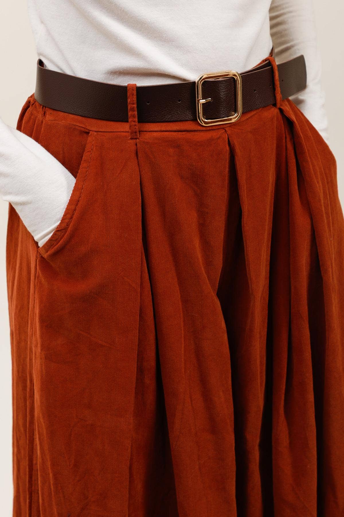 LÉA & LUC - Wholesale Pants - Women's - Cotton velvet trousers with belt REF. 365226