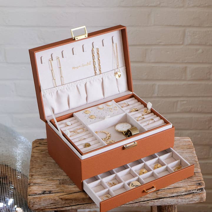 Portagioie Denise PU e ulteriori Risultati per scatoline gioielli all'ingrosso. Resi gratuiti e termini di pagamento a 60 giorni su Faire in tendenza su Faire.