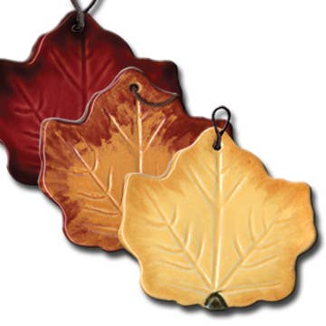 Adorno de cerámica con forma de hoja de otoño para venta al por mayor de August Ceramics