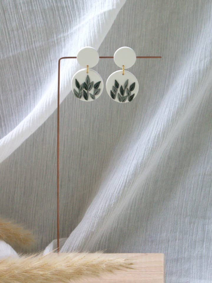 Vines White Pebble for wholesale by Brush & Clay co.