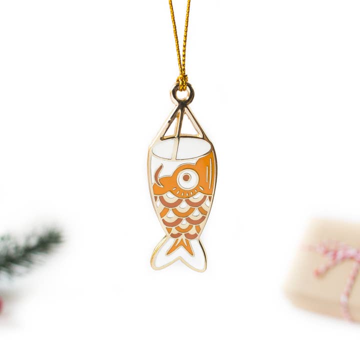 Orange Koinobori prydnad för wholesale av Kela Designs