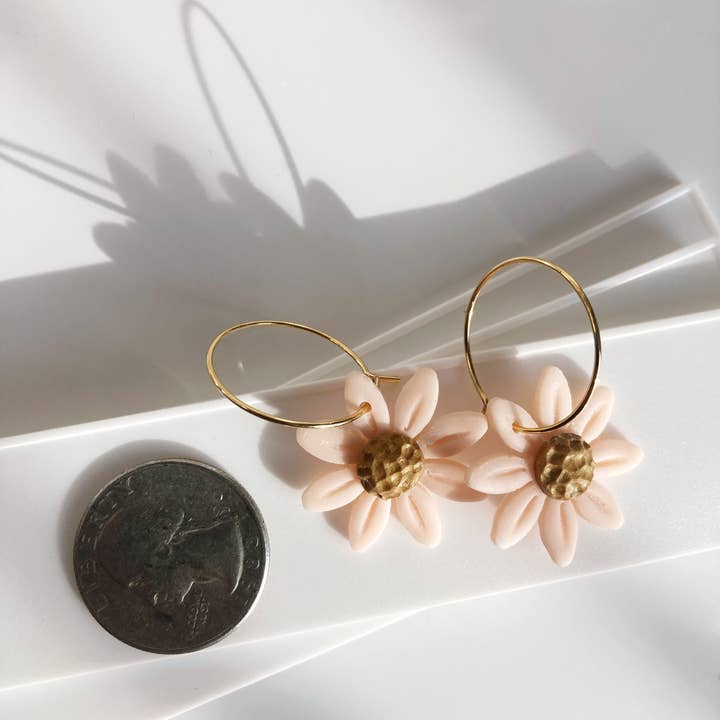 KaoLee Shop - Wholesale Dangle Earrings - Spring Daisy Hoop Earring1