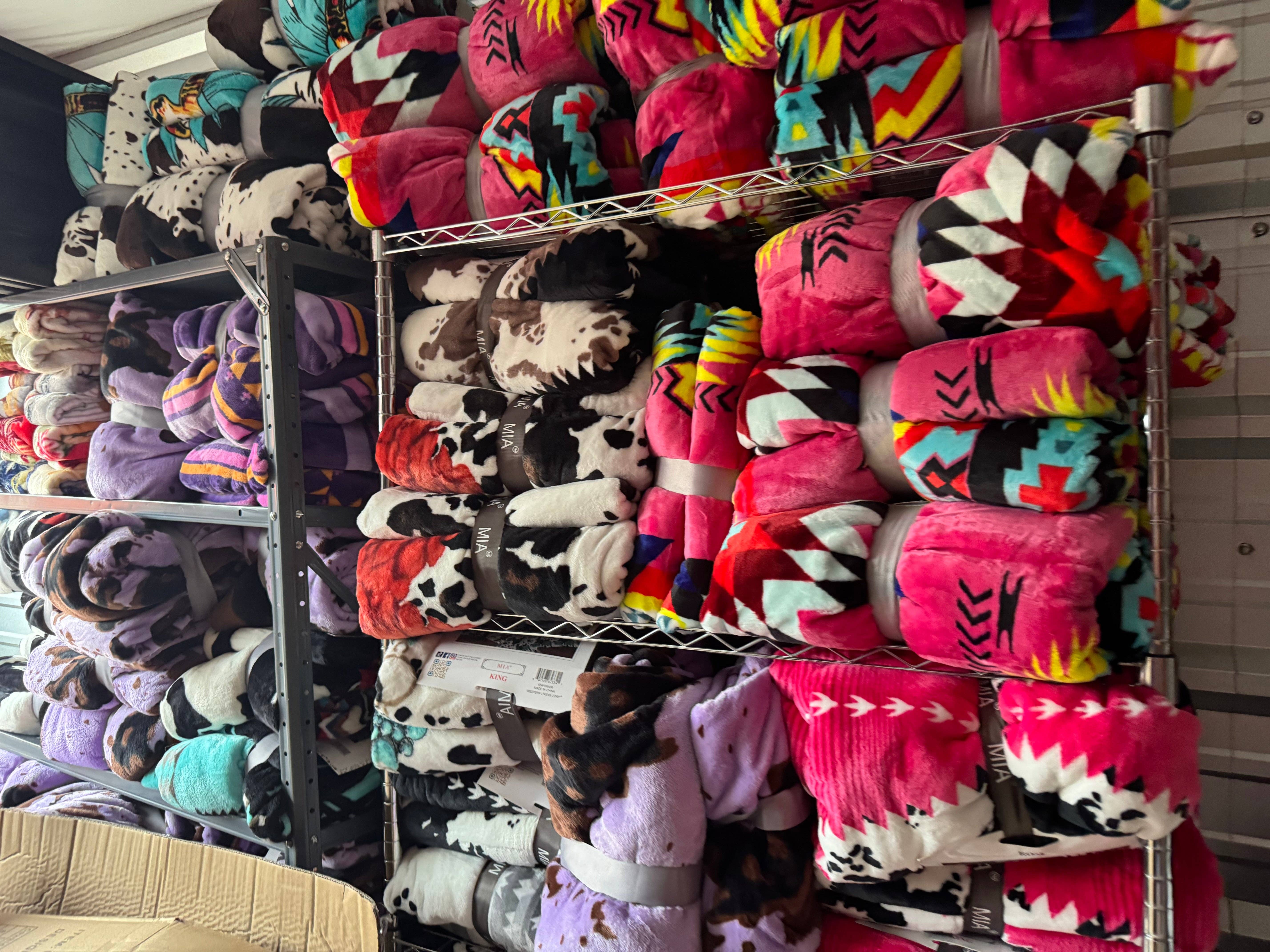 Broads Market - Wholesale Bedding Blanket - Random Assortment Qty 5 Super Plush King Blankets1