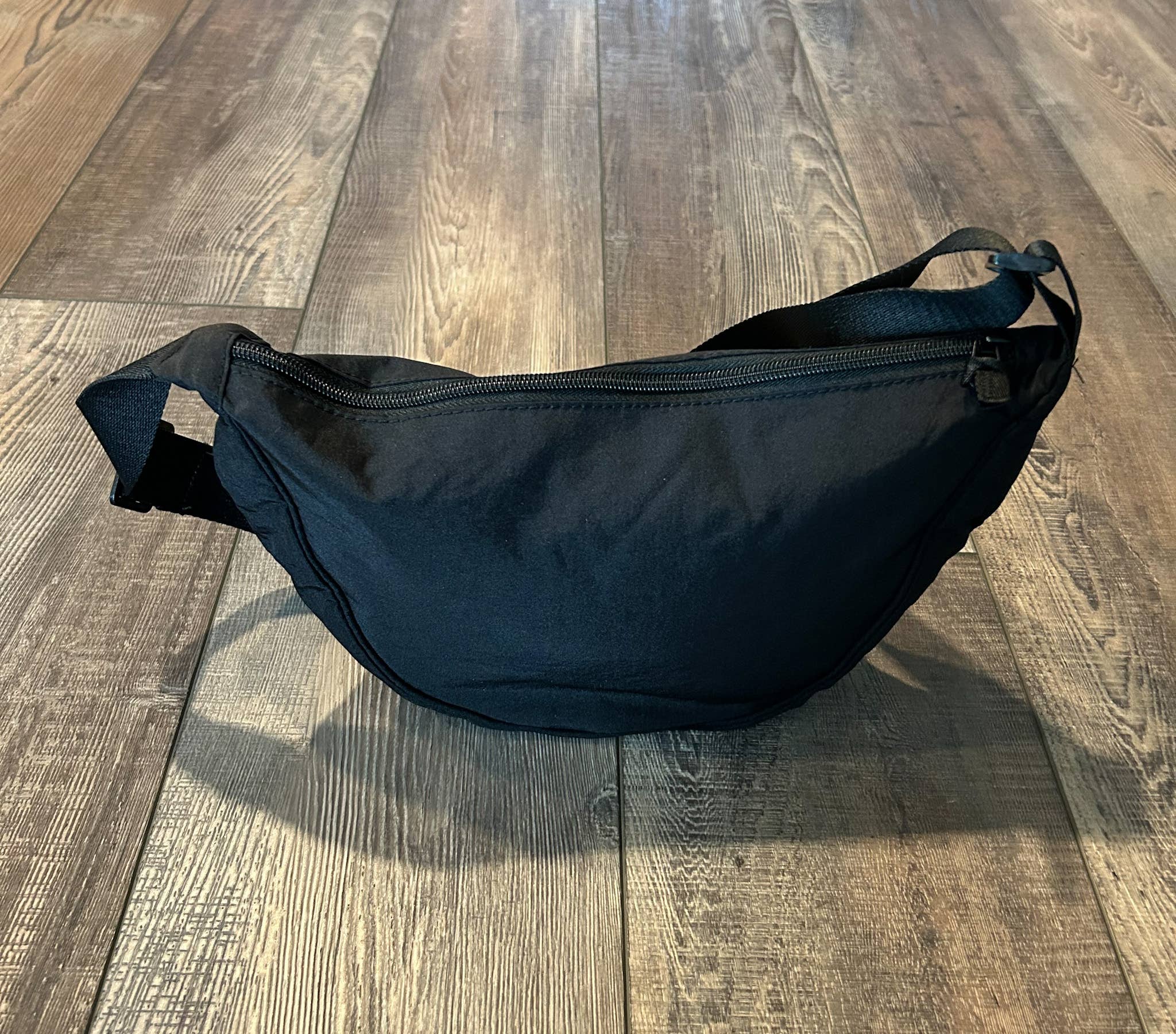 JILLIAN INK LLC - Vente Sac à bandoulière – femme - Sac bandoulière en nylon en forme de croissant2